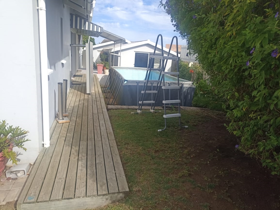 4 Bedroom Property for Sale in Heiderand Western Cape